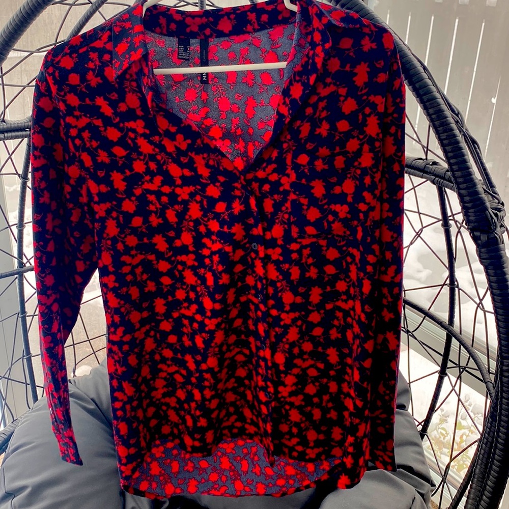 Blouse in the funnest pattern but professional and sleek.
